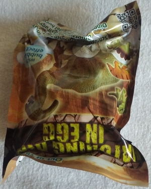 Dinozaur wykluwający się z jajka